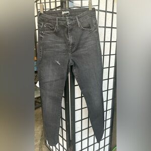 MOTHER Classic Black Denim MOTHER
HIGH WAISTED LOOKER
ANKLE
Encounters AT Night